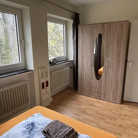In Zentraler Lage Naehe Bahnhof Mit 3 Schlafzimmern, Wohnzimmer, Kueche, Bad, Gaeste-wc Und Grossem Balkon, Parkplaetze Vorhanden