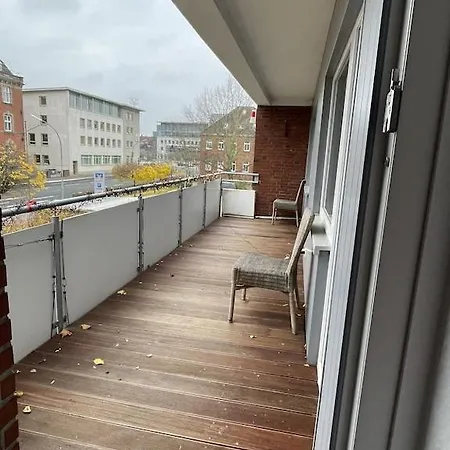 Bahnhofsnähe: Zentrale 3-zimmer Mit Balkon Apartment Wilhelmshaven
