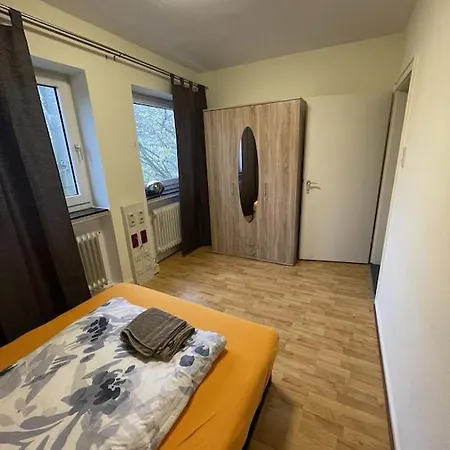 In Zentraler Lage Naehe Bahnhof Mit 3 Schlafzimmern, Wohnzimmer, Kueche, Bad, Gaeste-wc Und Grossem Balkon, Parkplaetze Vorhanden