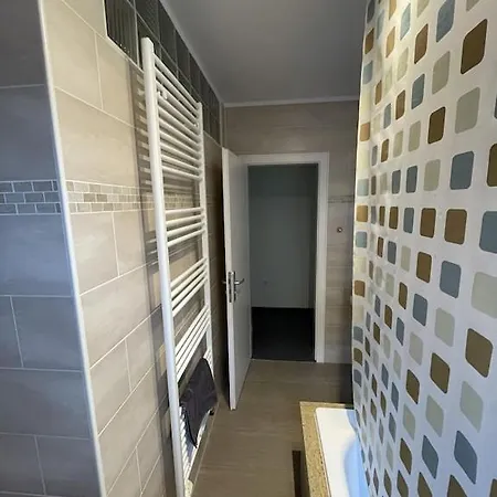 Bahnhofsnähe: Zentrale 3-zimmer Mit Balkon Apartment Wilhelmshaven