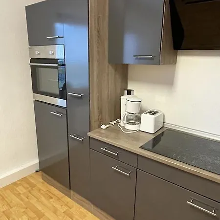 Bahnhofsnähe: Zentrale 3-zimmer Mit Balkon Apartment Wilhelmshaven