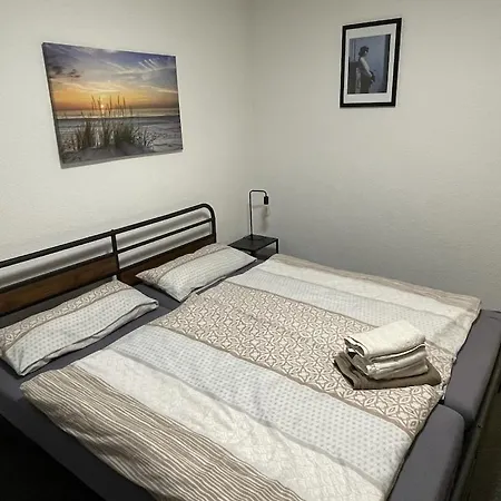 In Zentraler Lage Naehe Bahnhof Mit 3 Schlafzimmern, Wohnzimmer, Kueche, Bad, Gaeste-wc Und Grossem Balkon, Parkplaetze Vorhanden *