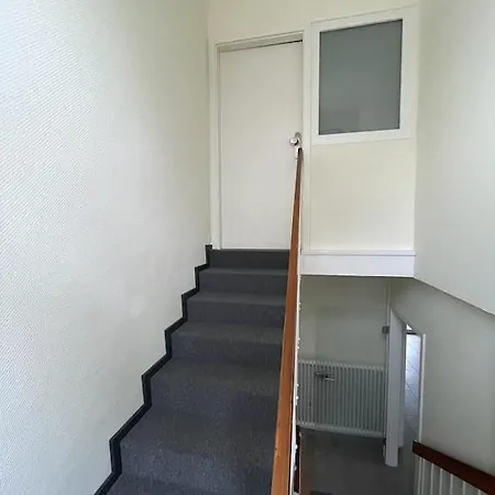 In Zentraler Lage Naehe Bahnhof Mit 3 Schlafzimmern, Wohnzimmer, Kueche, Bad, Gaeste-wc Und Grossem Balkon, Parkplaetze Vorhanden * Wilhelmshaven