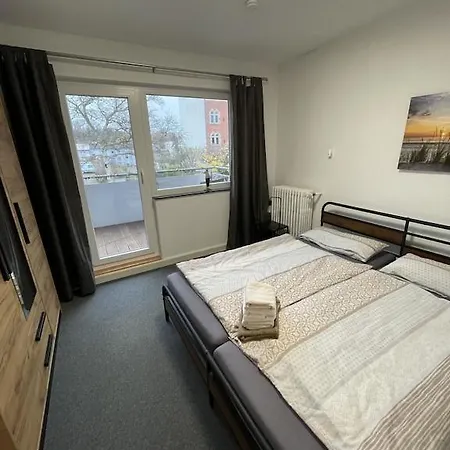 Bahnhofsnähe: Zentrale 3-zimmer Mit Balkon Apartment