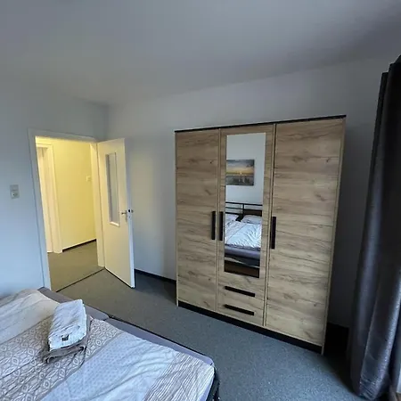 In Zentraler Lage Naehe Bahnhof Mit 3 Schlafzimmern, Wohnzimmer, Kueche, Bad, Gaeste-wc Und Grossem Balkon, Parkplaetze Vorhanden Appartement *