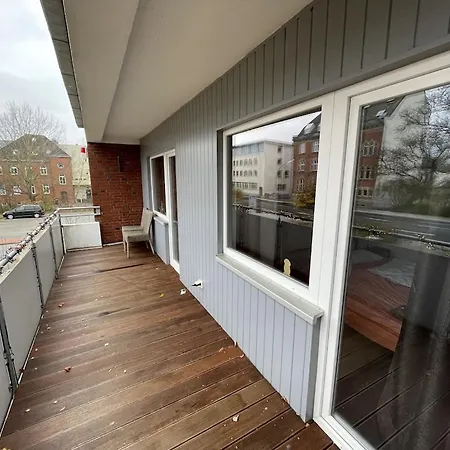 Bahnhofsnähe: Zentrale 3-zimmer Mit Balkon Apartment