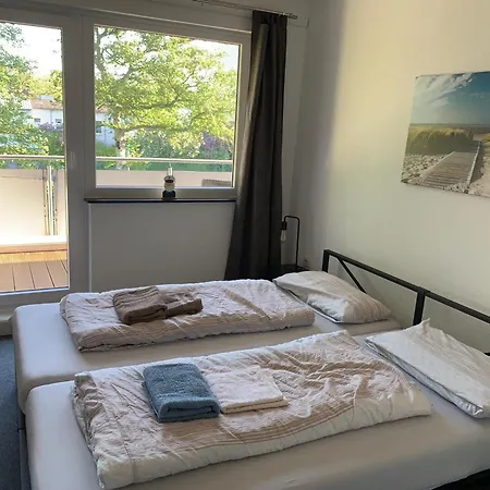 Bahnhofsnähe: Zentrale 3-zimmer Mit Balkon Apartment