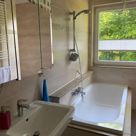 In Zentraler Lage Naehe Bahnhof Mit 3 Schlafzimmern, Wohnzimmer, Kueche, Bad, Gaeste-wc Und Grossem Balkon, Parkplaetze Vorhanden * Wilhelmshaven