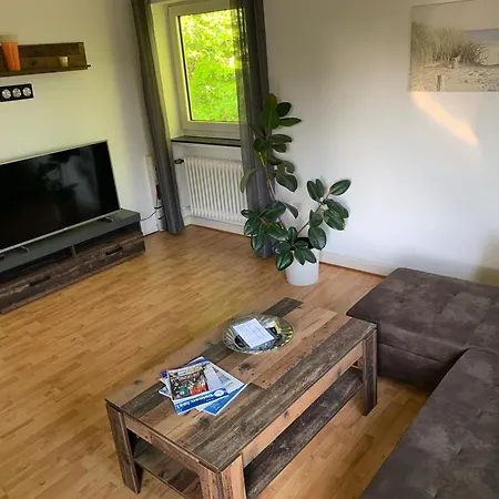 Apartment Bahnhofsnähe: Zentrale 3-zimmer Mit Balkon *