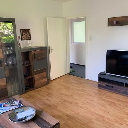 In Zentraler Lage Naehe Bahnhof Mit 3 Schlafzimmern, Wohnzimmer, Kueche, Bad, Gaeste-wc Und Grossem Balkon, Parkplaetze Vorhanden *