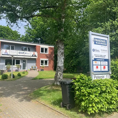 Apartament In Zentraler Lage Naehe Bahnhof Mit 3 Schlafzimmern, Wohnzimmer, Kueche, Bad, Gaeste-wc Und Grossem Balkon, Parkplaetze Vorhanden Wilhelmshaven
