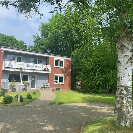 Lägenhet In Zentraler Lage Naehe Bahnhof Mit 3 Schlafzimmern, Wohnzimmer, Kueche, Bad, Gaeste-wc Und Grossem Balkon, Parkplaetze Vorhanden *