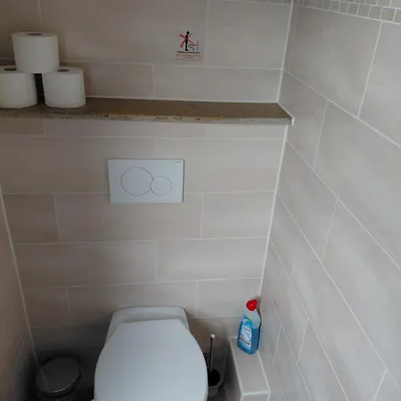 In Zentraler Lage Naehe Bahnhof Mit 3 Schlafzimmern, Wohnzimmer, Kueche, Bad, Gaeste-wc Und Grossem Balkon, Parkplaetze Vorhanden