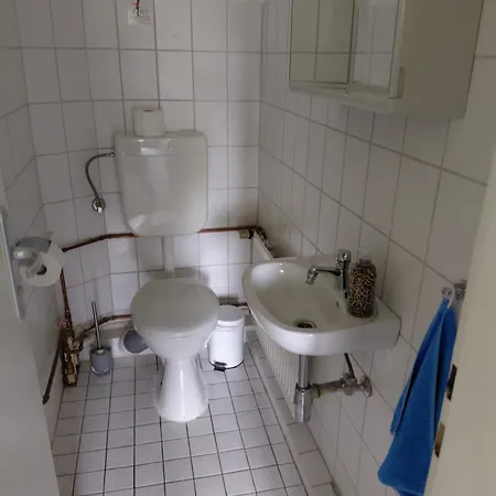 Appartement In Zentraler Lage Naehe Bahnhof Mit 3 Schlafzimmern, Wohnzimmer, Kueche, Bad, Gaeste-wc Und Grossem Balkon, Parkplaetze Vorhanden Wilhelmshaven