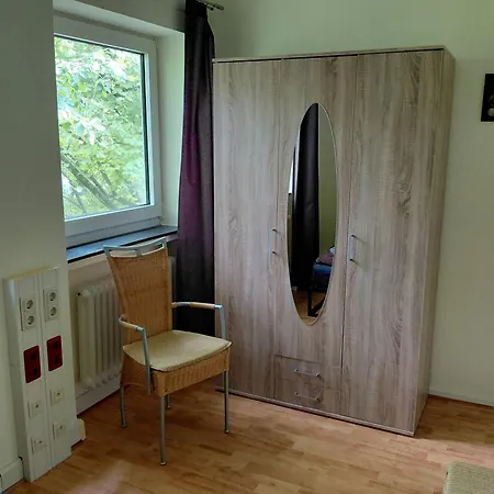 In Zentraler Lage Naehe Bahnhof Mit 3 Schlafzimmern, Wohnzimmer, Kueche, Bad, Gaeste-wc Und Grossem Balkon, Parkplaetze Vorhanden * Wilhelmshaven