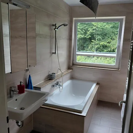 In Zentraler Lage Naehe Bahnhof Mit 3 Schlafzimmern, Wohnzimmer, Kueche, Bad, Gaeste-wc Und Grossem Balkon, Parkplaetze Vorhanden *