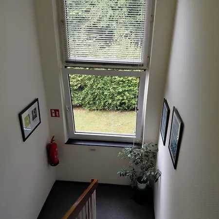 In Zentraler Lage Naehe Bahnhof Mit 3 Schlafzimmern, Wohnzimmer, Kueche, Bad, Gaeste-wc Und Grossem Balkon, Parkplaetze Vorhanden Wilhelmshaven